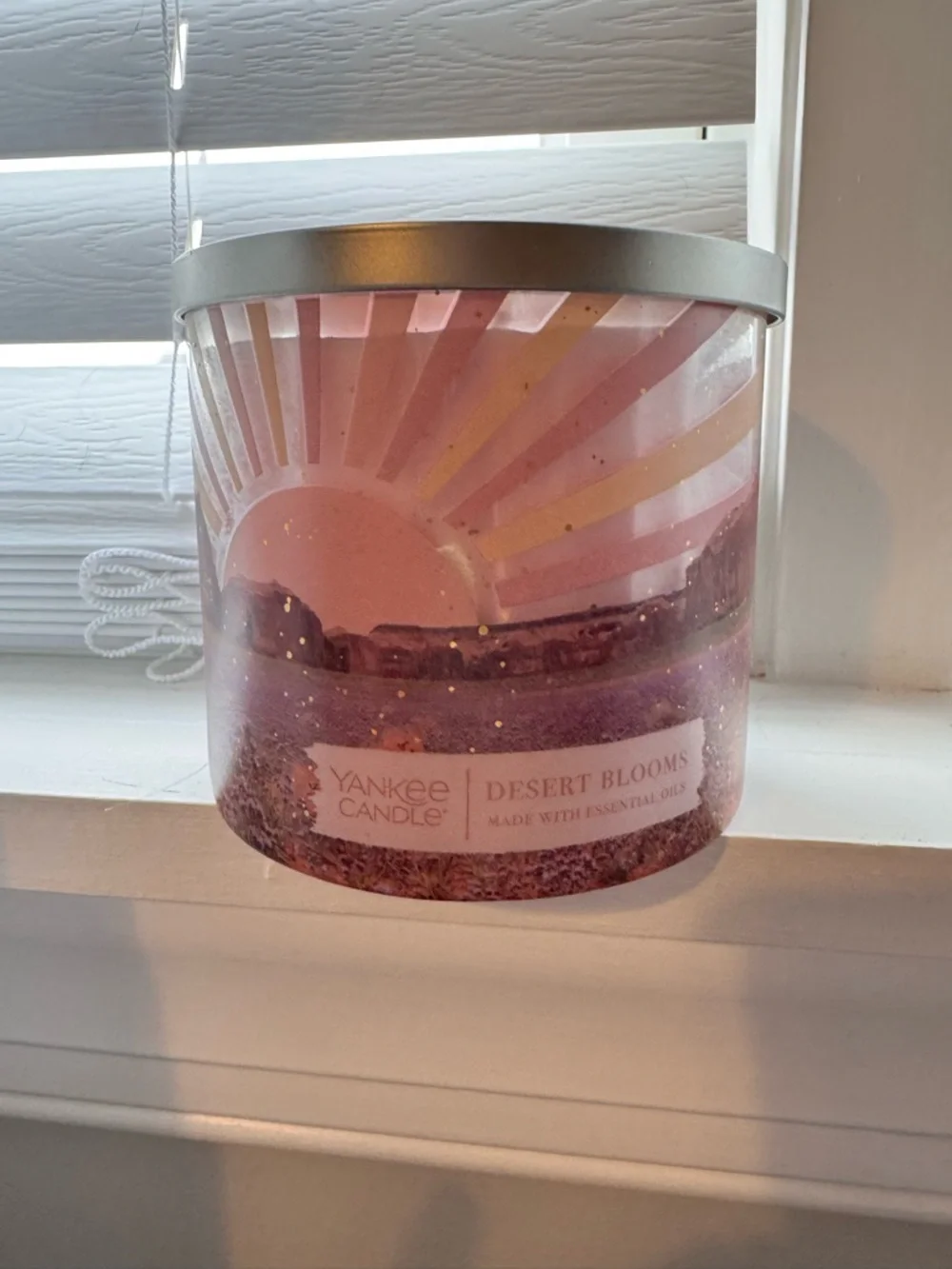 Yankee Candle Desert Blooms 3-Wick Candle NWT - Picture 2 of 4